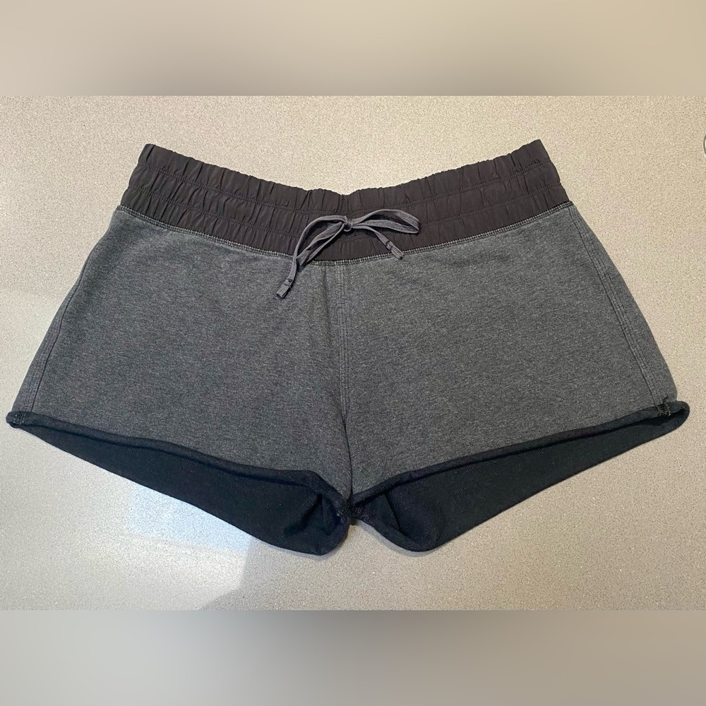 Lululemon athletica Blissed Out Short II in Charcoal with Black trim. Size 6